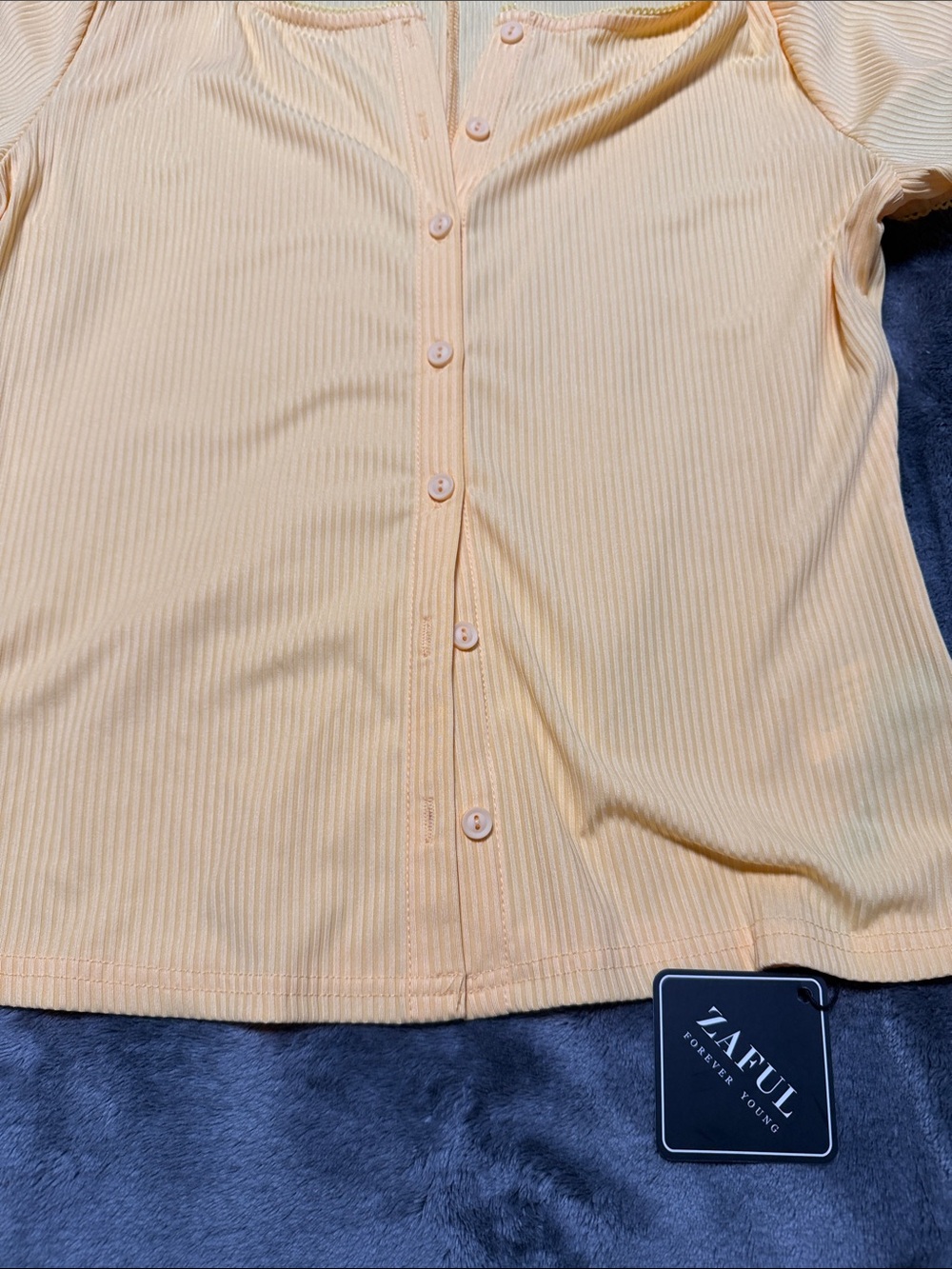Zaful Soft Yellow Ribbed Button-Front Top - Picture 4 of 6